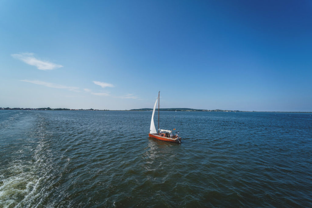 Insel-Hiddensee-Anreise-Faehre-Segelboot