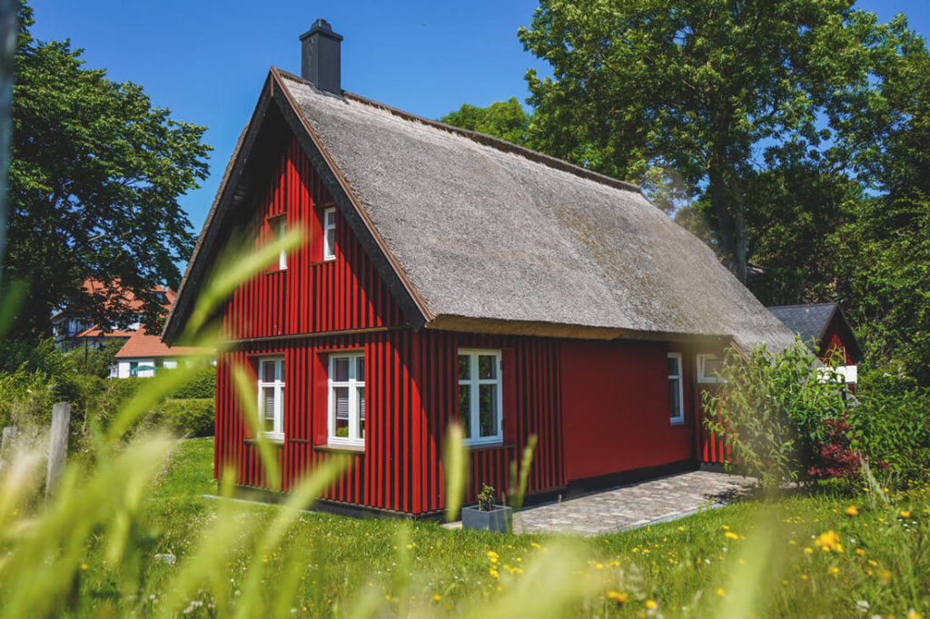 Insel-Hiddensee-Kloster-Hafen-rotes-Haus
