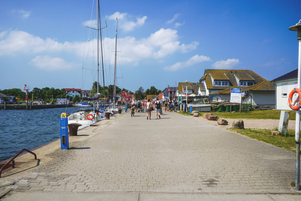 Insel-Hiddensee-Vitte-Hafen-Ankunft-Faehre