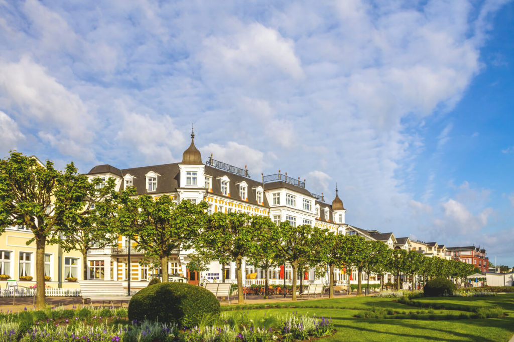 Insel-Usedom-Highlights-Ahlbeck-Strandpromenade-Villa