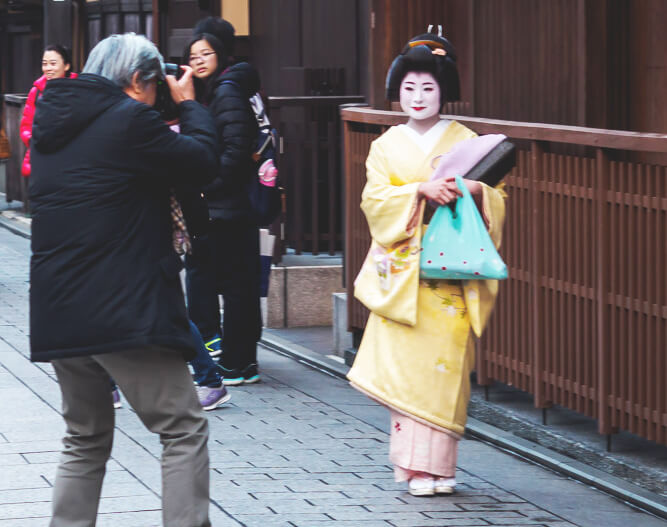 Japan-Rundreise-Kyoto-Maiko-Pagode-Geisha