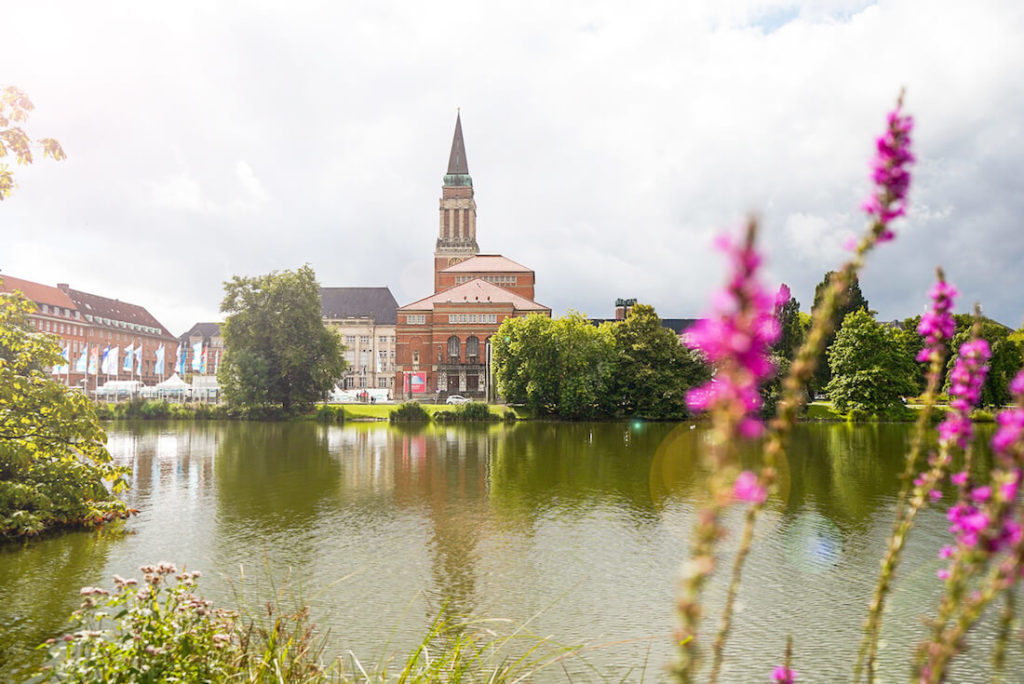 KIel-Highlights-Rathaus-Turm-Opernhaus