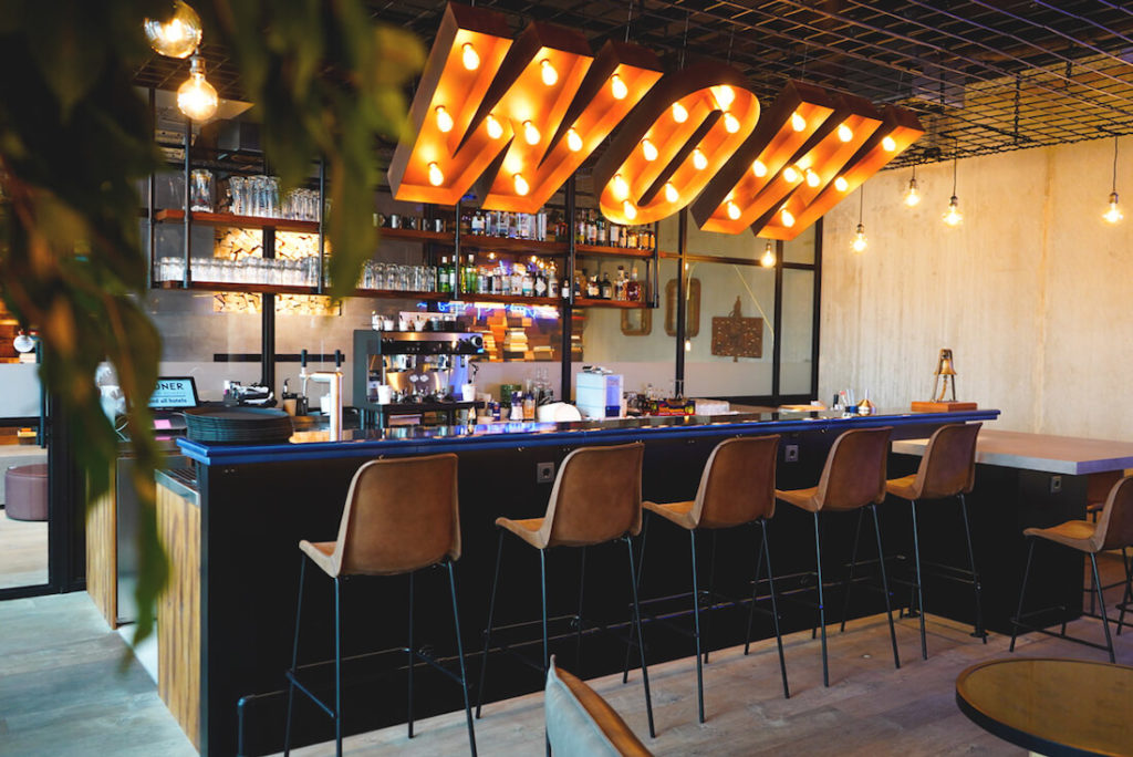 Kiel-Tipps-Me-And-All-Hotel-Bar-Lobby