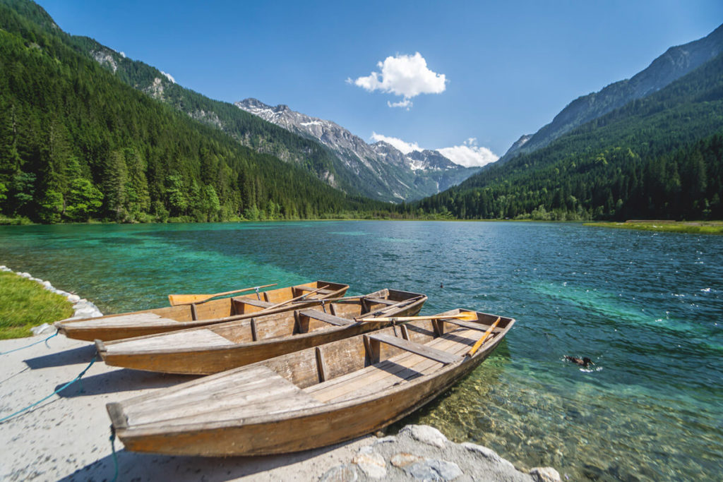 Kleinarl-Jaegersee-Oesterreich-Ruderboote
