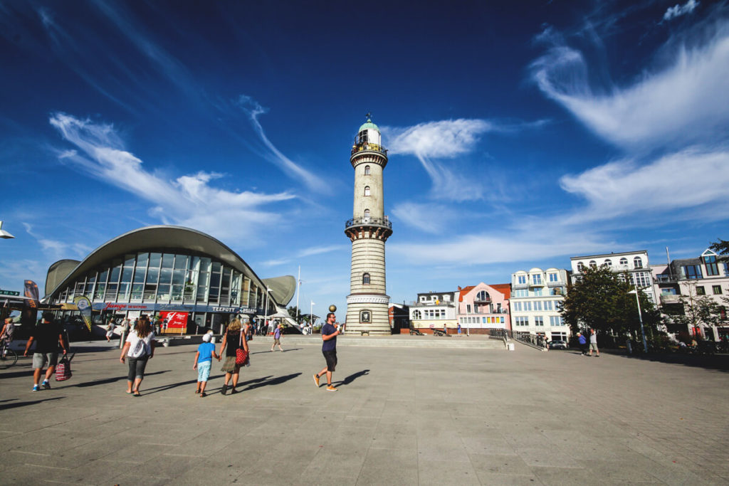 Leuchtturm-Warnemuende-Ostsee
