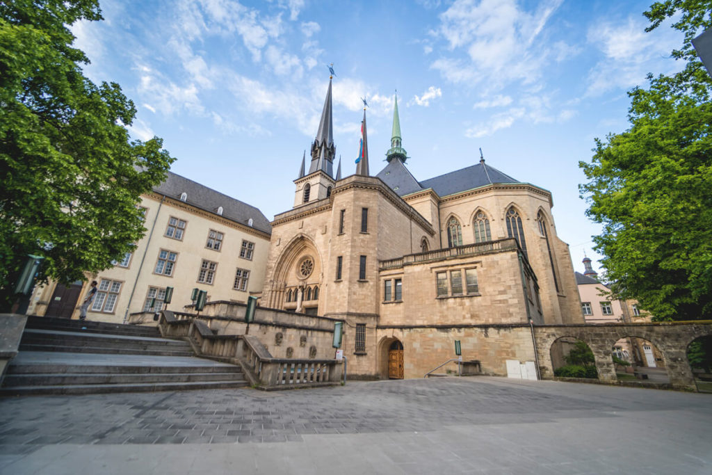 Luxemburg-Sehenswuerdigkeiten-Notre-Dame-Kathedrale