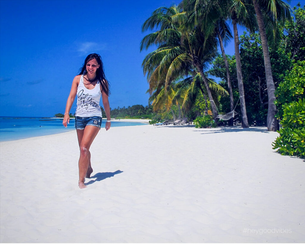 Malediven_reise-Kuredu-Spaziergang-Strand