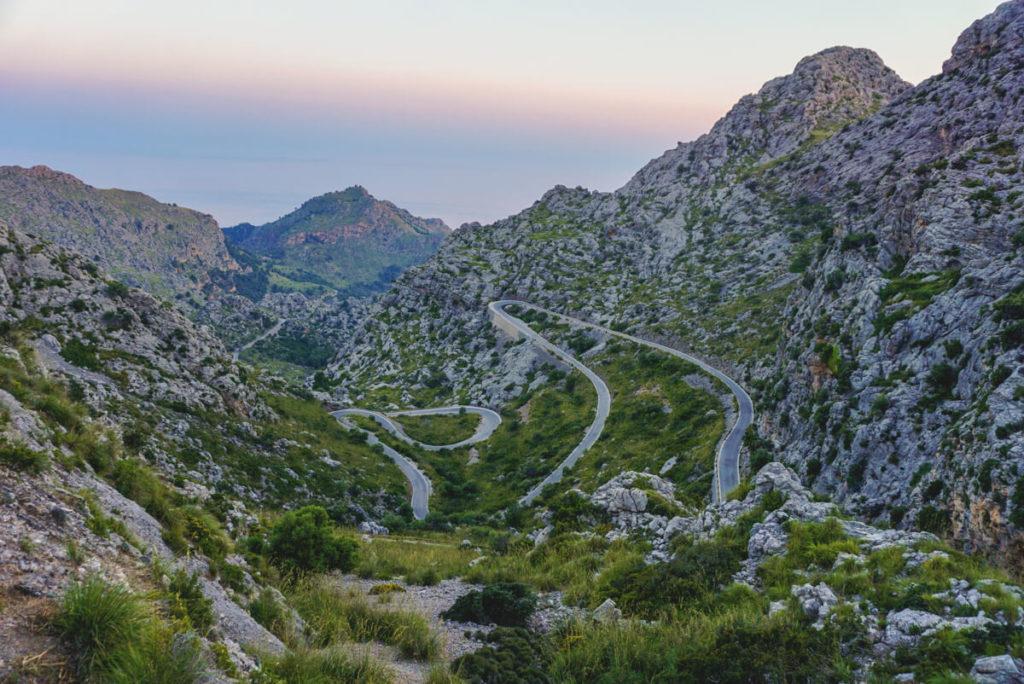 Mallorca-Serpentinenstrasse-sa-calobra-Berge