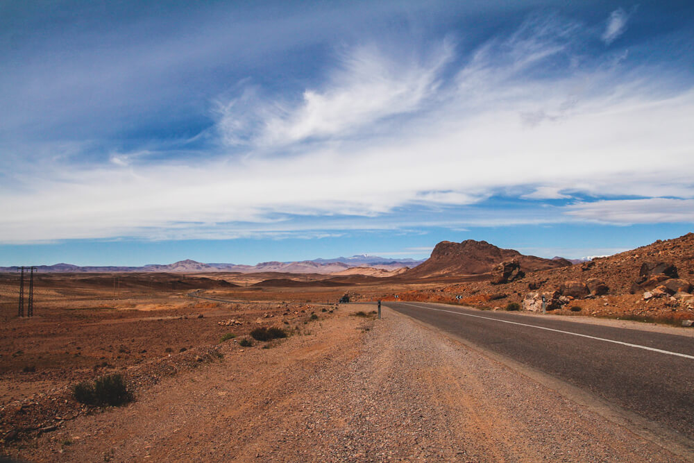 Marokko-Rundreise-Steinwueste-Landschaften-Strasse-Gebirge-Roadtrip