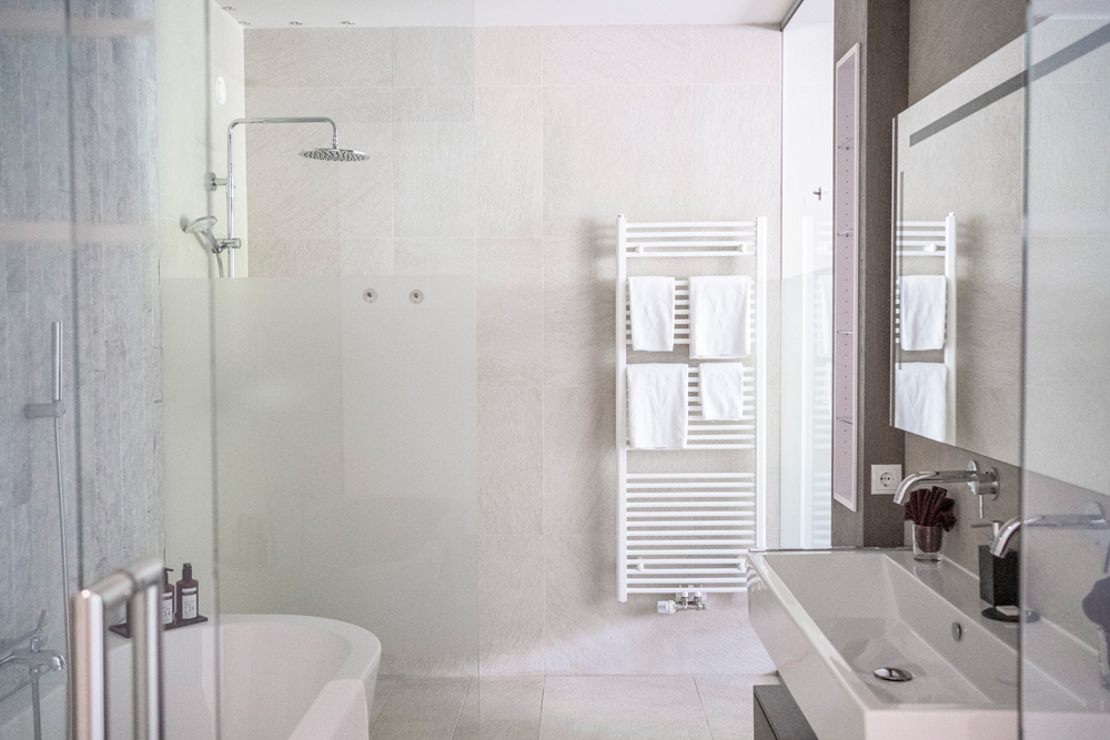 Montafon-Vorarlberg-Hotel-Verwall-Dppelzimmer-Badezimmer-1