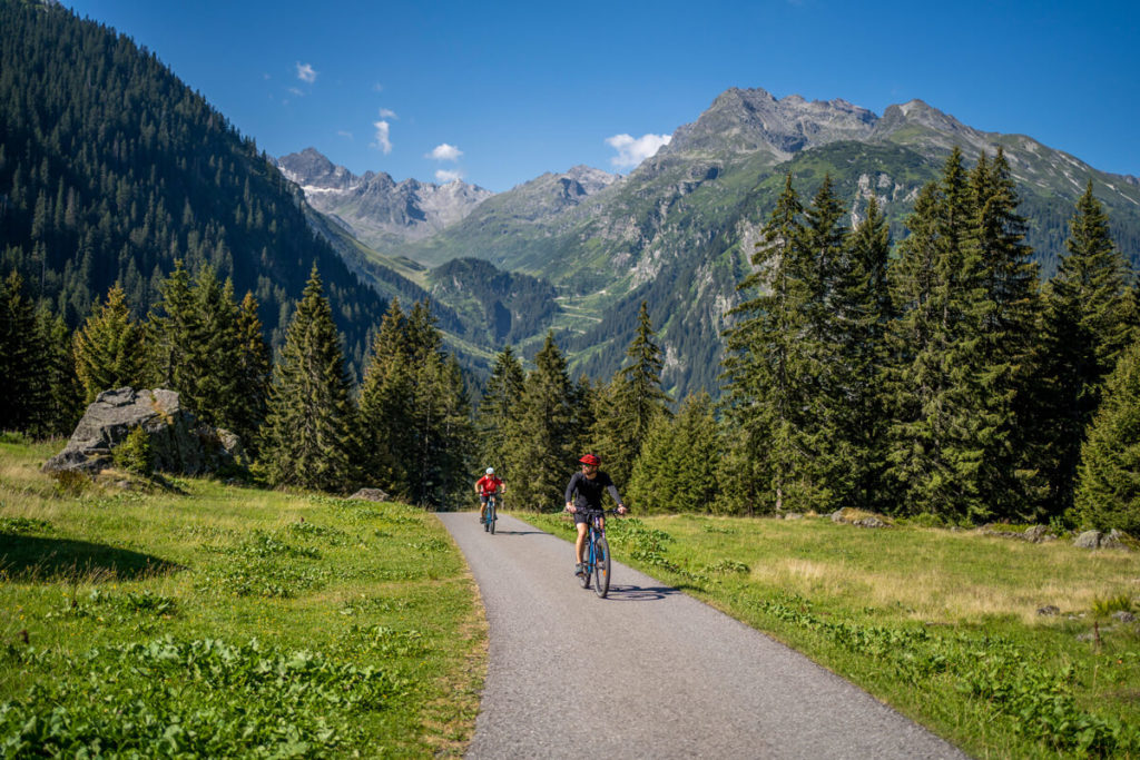 Montafon-Vorarlberg-Hotel-Verwall-Ebiketour
