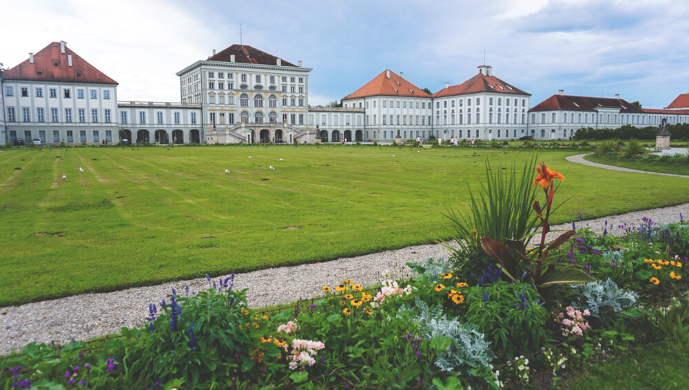 Muenchen-Schloss-Nymphenburg-Park-Picknick
