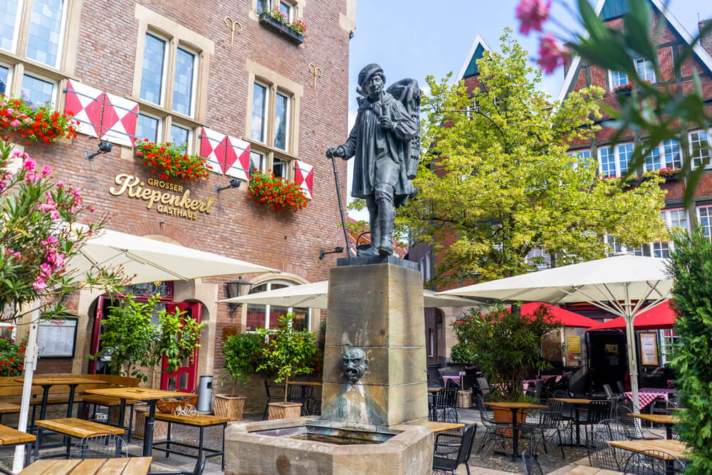 Muenster-Sehenswuerdigkeiten-Kiepenkerl-Denkmal