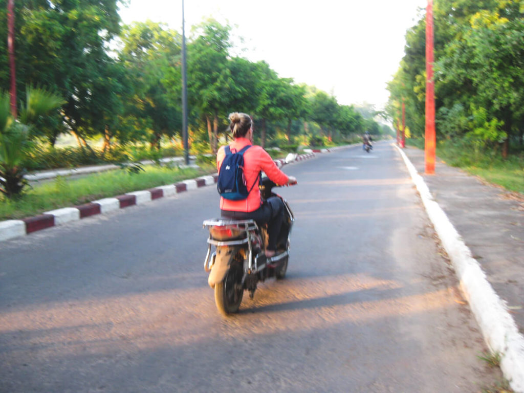 Myanmar-Rundreise-Bangan-E-Roller-Verkehr