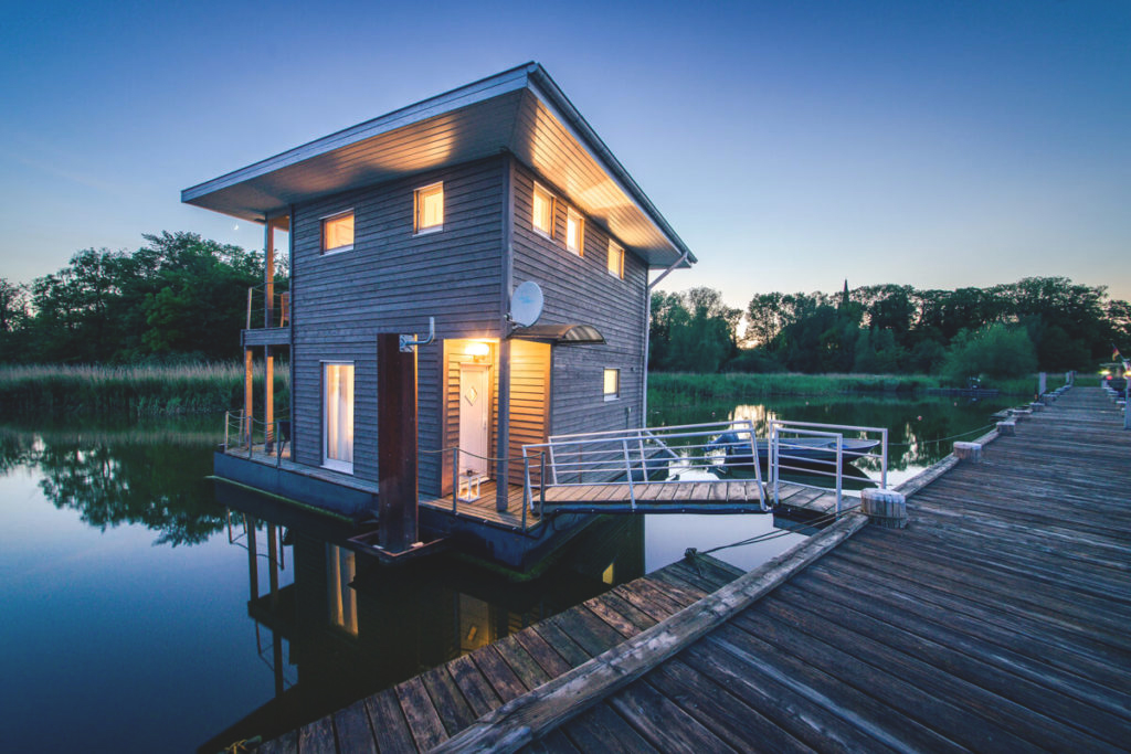 Naturhafen-Krummin-Schwimmende-Suiten-Ferienhaus-Insel-Usedom-NEU