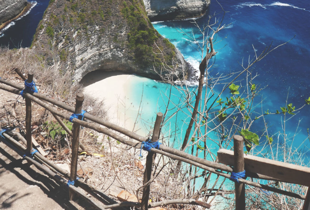 Nusa-Penida-Gefahr-Zaun-Abgrund