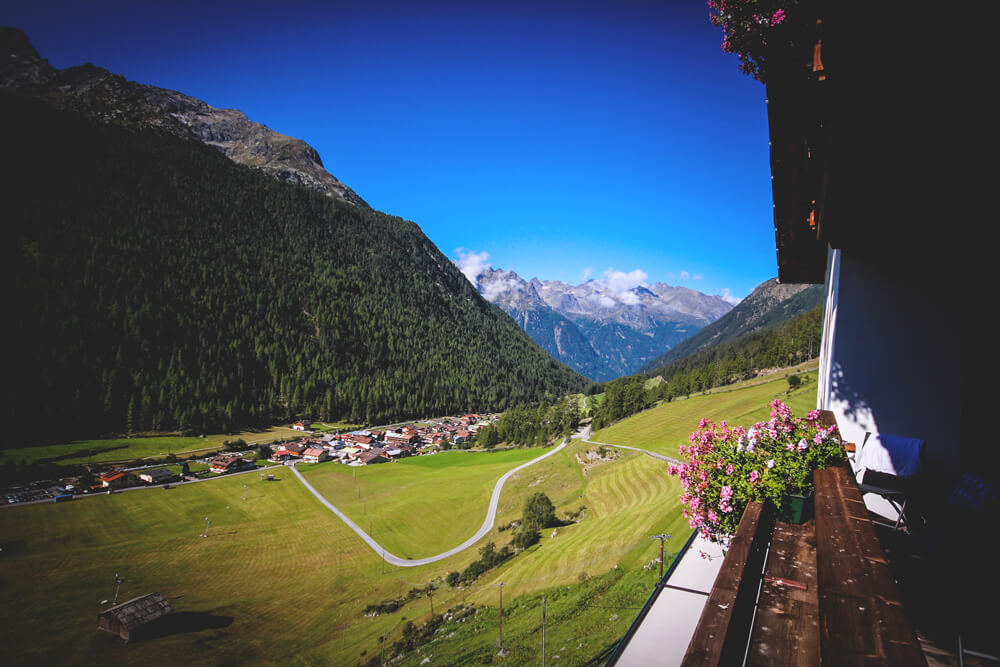 Oetztal-Oesterreich-Pension-Berge-Tirol-Wandern