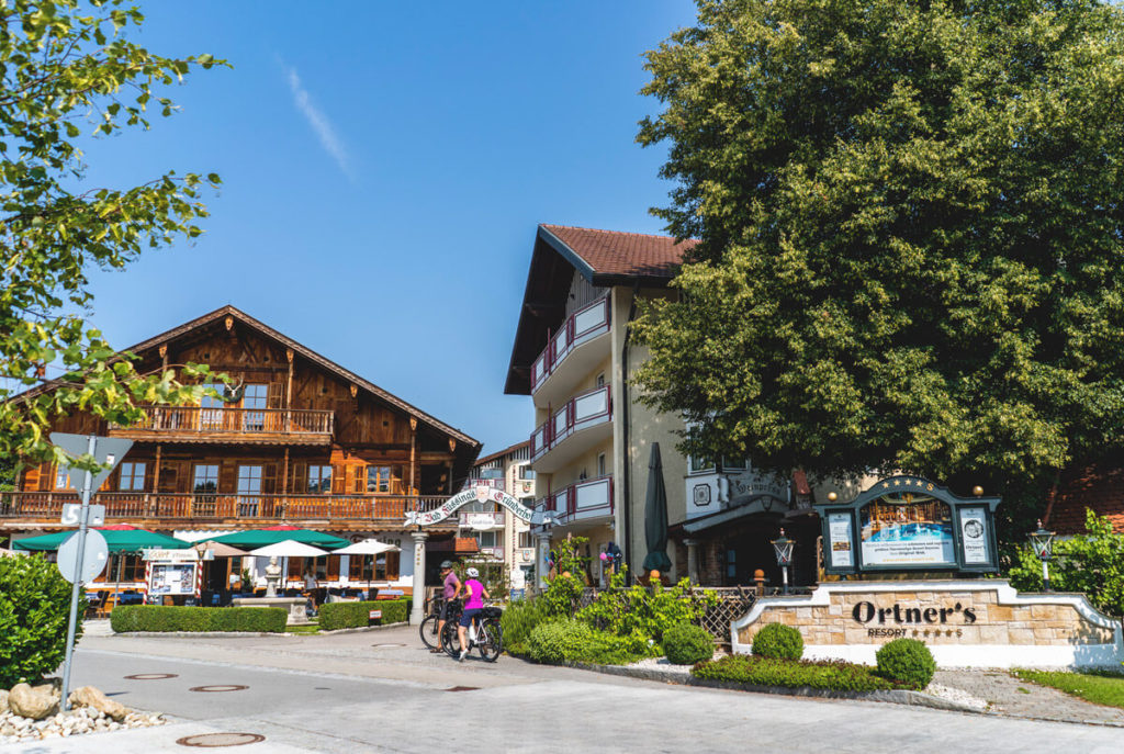 Ortners-Resort-Aussenbereich-Eingang 