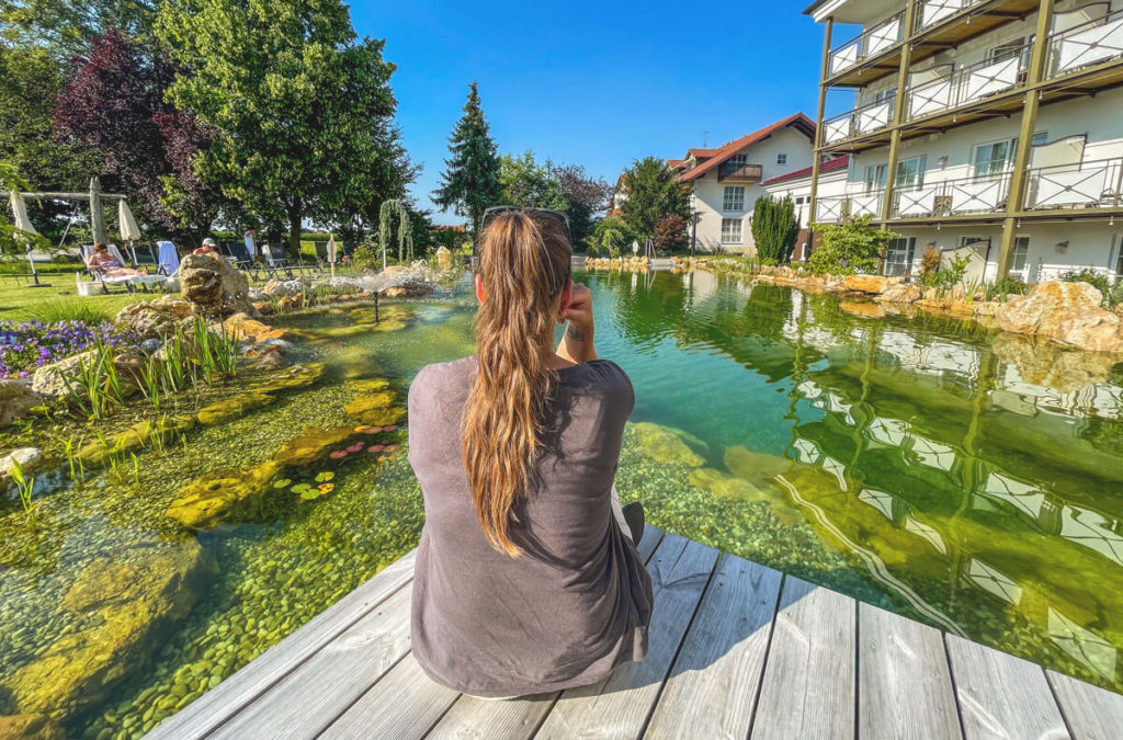 Ortners-Resort-Biotop-Pool-Garten