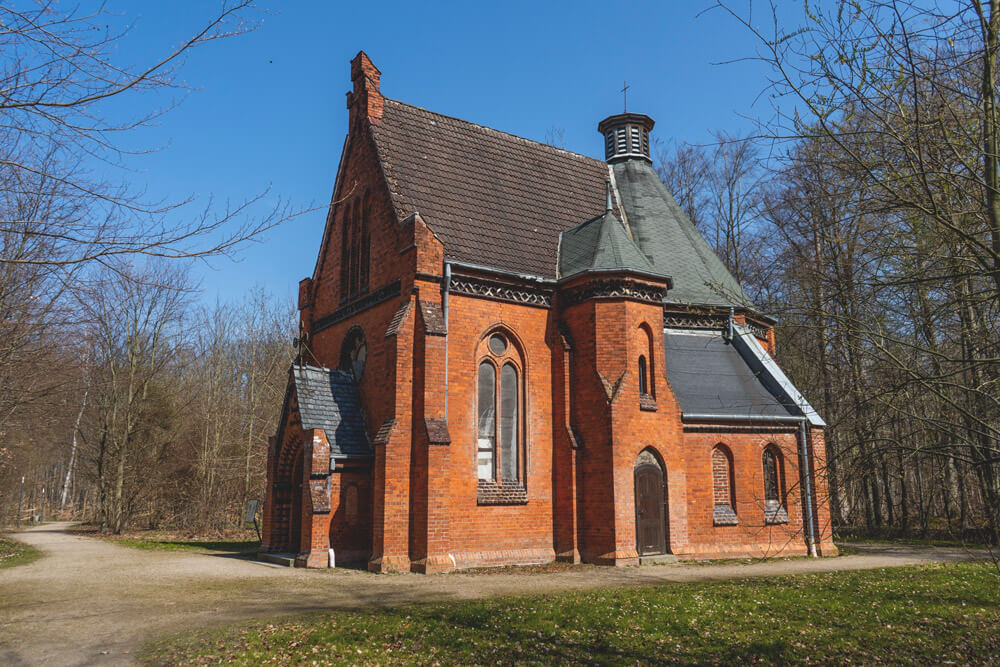 Ostseebad-Heiligendamm-Sehenswuerdigkeiten-Waldkapelle-Kirche