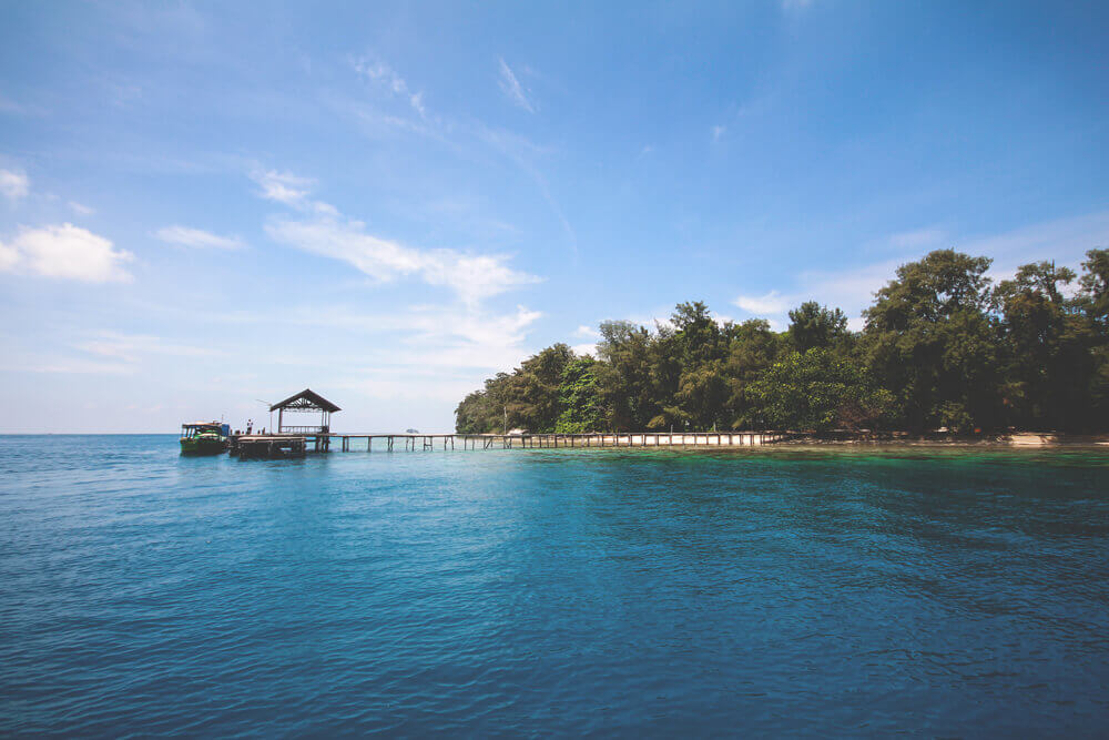 Palau-Bira-Thousand-Islands-Indonesien-Insel-verlassen-strand