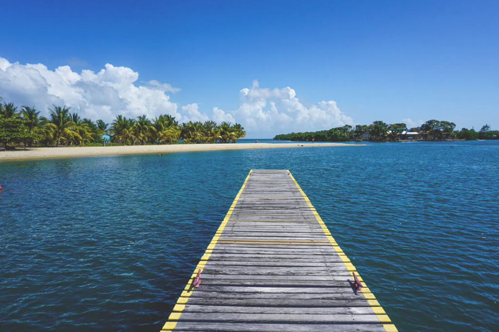Placencia-Belize-Strand-Meer-Bootssteg