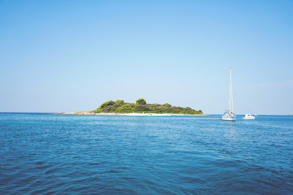 Pula-Highlights-Ausflug-Boot-Bucht-Wasser-2