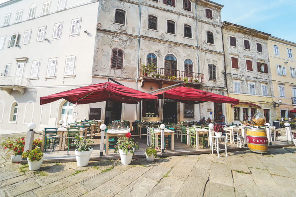 Pula-Sehenswuerdigkeiten-Altstadt-Restaurants