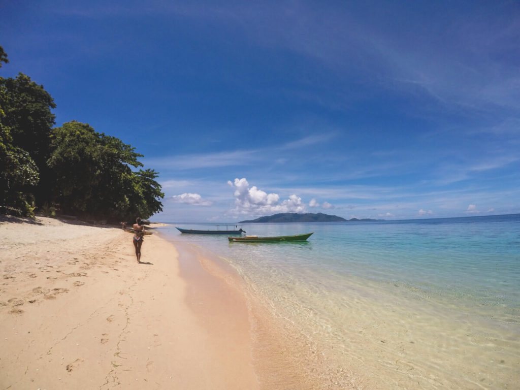 Pulau-Hatta-Molukken-Strand