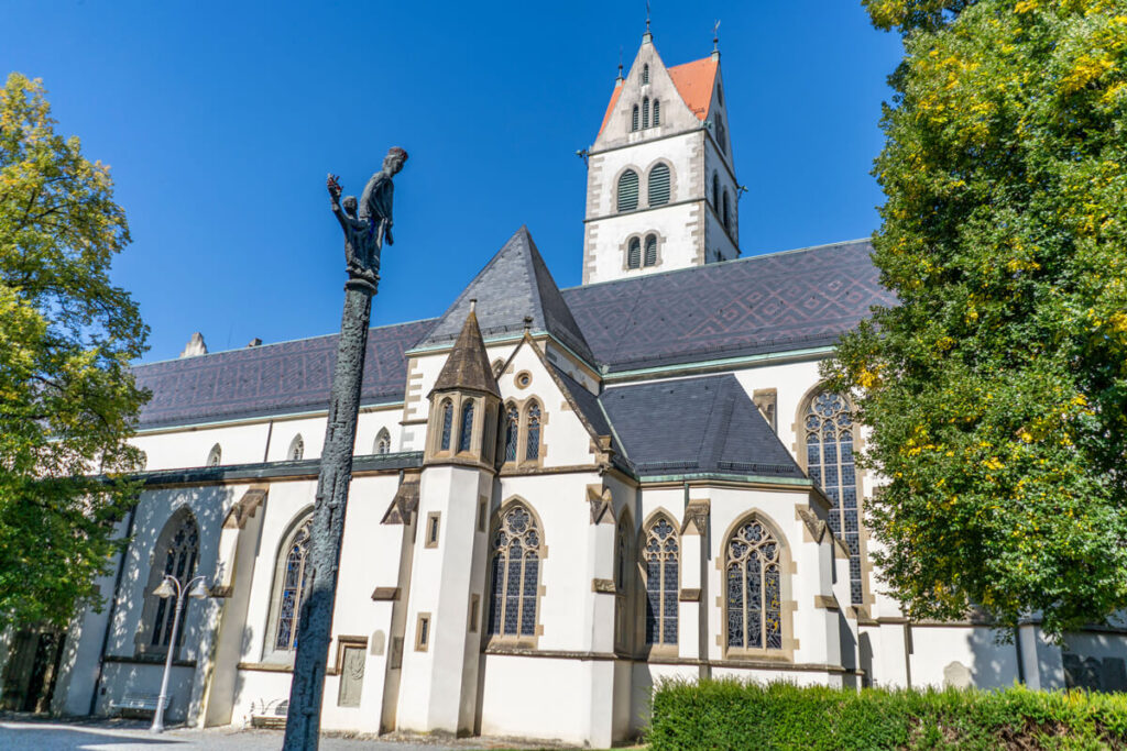 Церква Богоматері та Жіноча брама