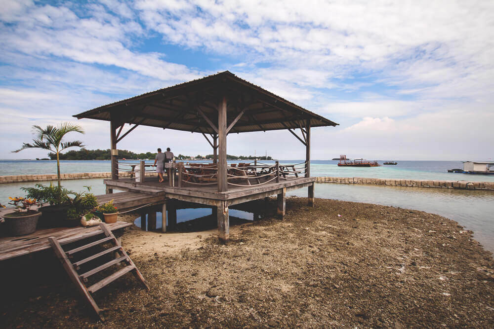 Restaurant-Thousand-Islands-Indonesien-Wasser-Insel