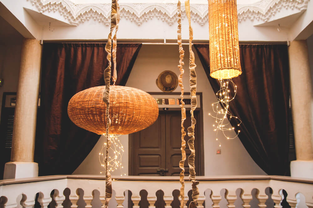Riad-Lyon-Mogador-Essaouira-Marokko-Innenansicht-Lampen-Flur