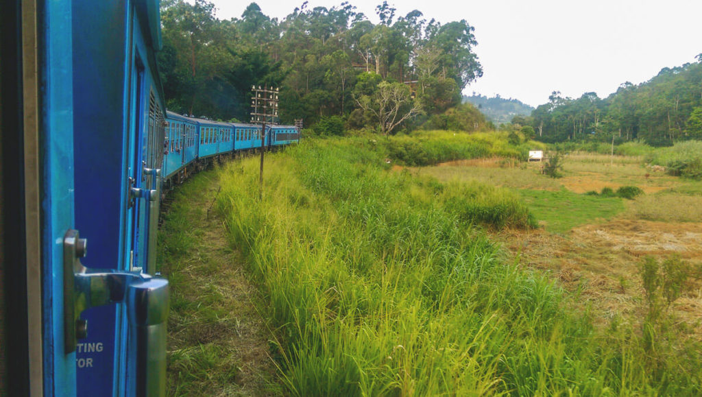 Sri-Lanka-Rundreise-Zugfahrt-Ella-Kandy