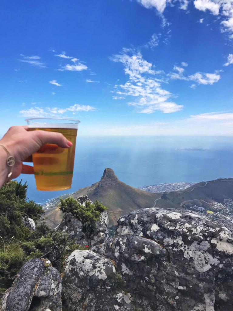 Tafelberg-Wanderung-Restaurant-Bier