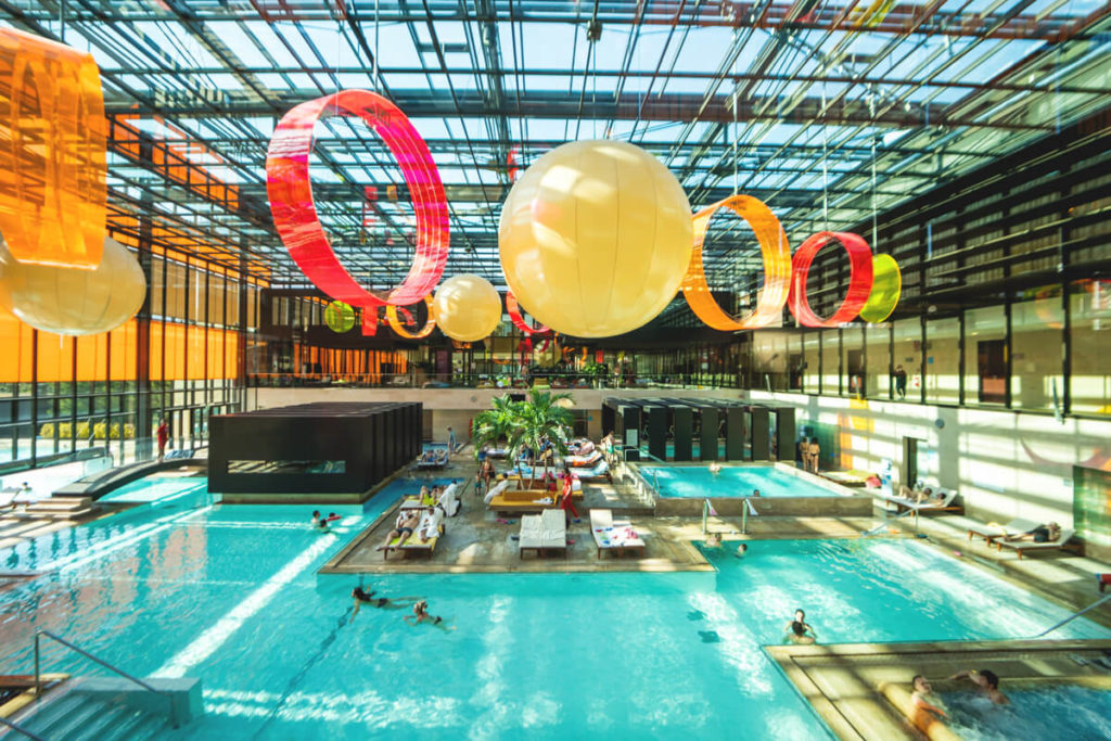 Therme-Meran-Suedtirol-Hauptbecken-Innenpool