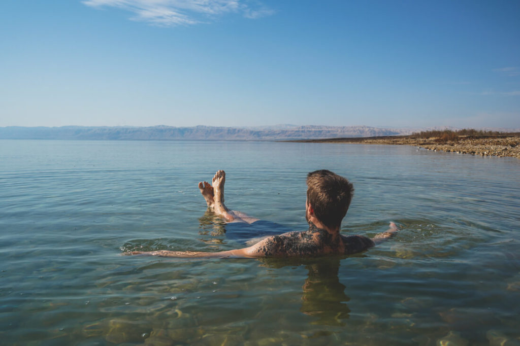 Totes-Meer-Jordanien-Wasser-Schweben-1