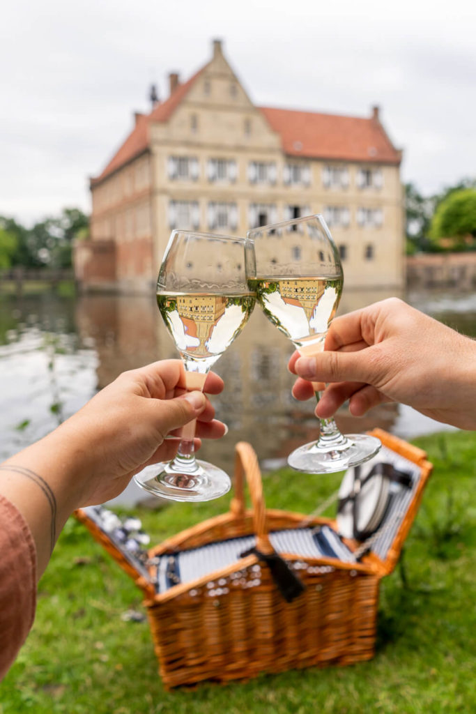Holiday-in-muensterland-Burg-Huelshoff-Picnic_1