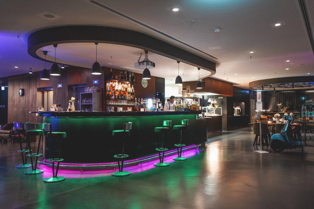 V8-Hotel-Motorworld-Boeblingen-Bar