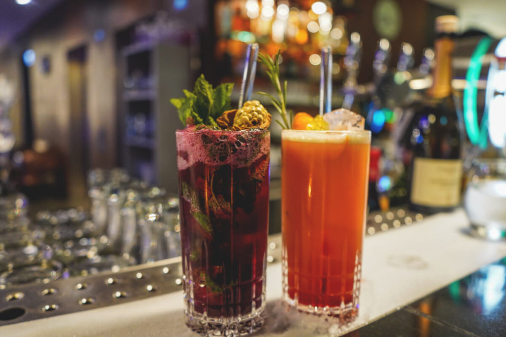 V8-Hotel-Motorworld-Stuttgart-Cocktails-Bar