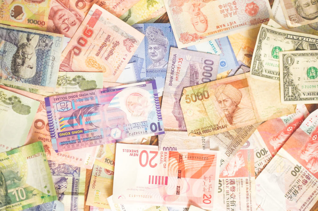 Waehrung-Indonesien-Geld-Scheine-Bargeld