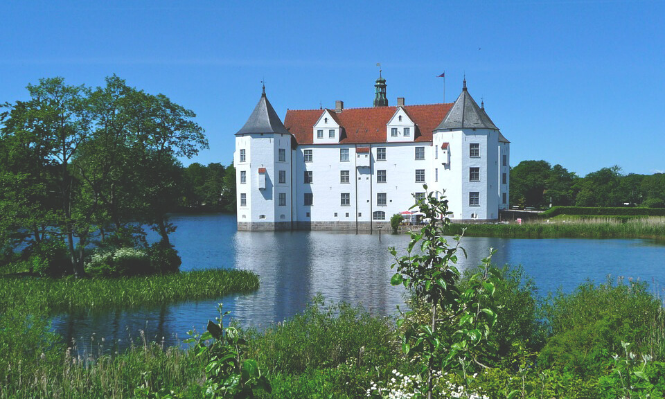 Wasserschloss-Gluecksburg-Schleswig-Holstein