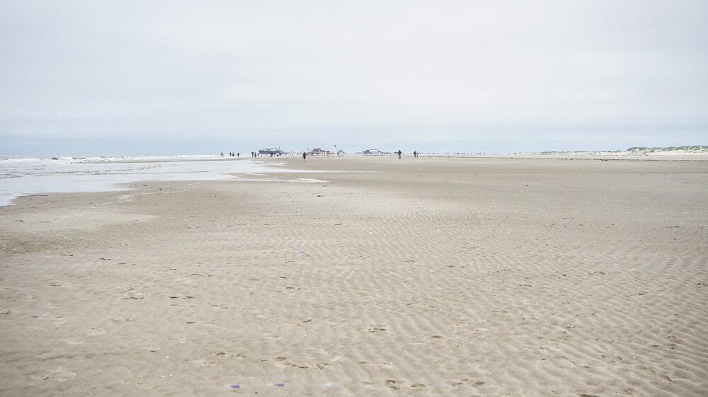 Weiter-Strand-St-Peter-Ording-Meer-Nordsee