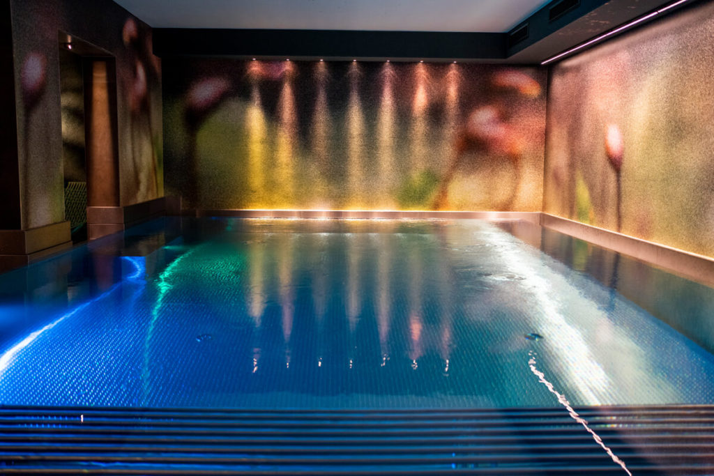 Wellnessbereich-Hallenbad-Hotel-Chesa-Monte
