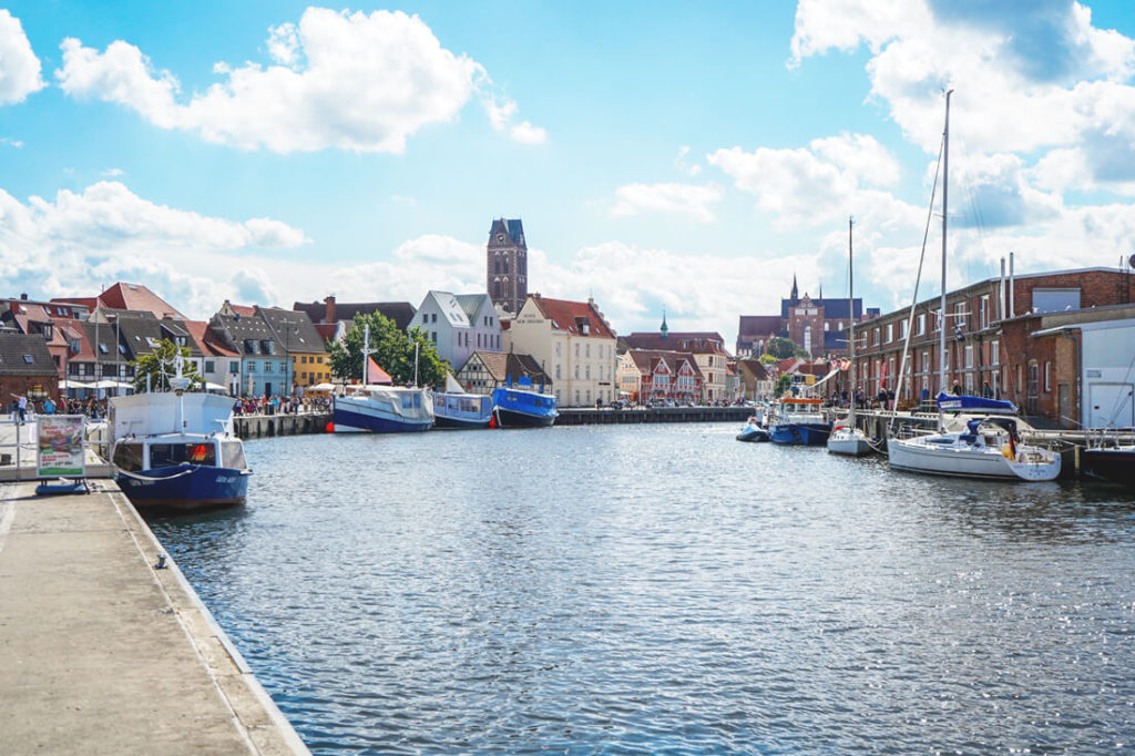 Wismar-Sehenswuerdigkeiten-Alter-Hafen-Panorama