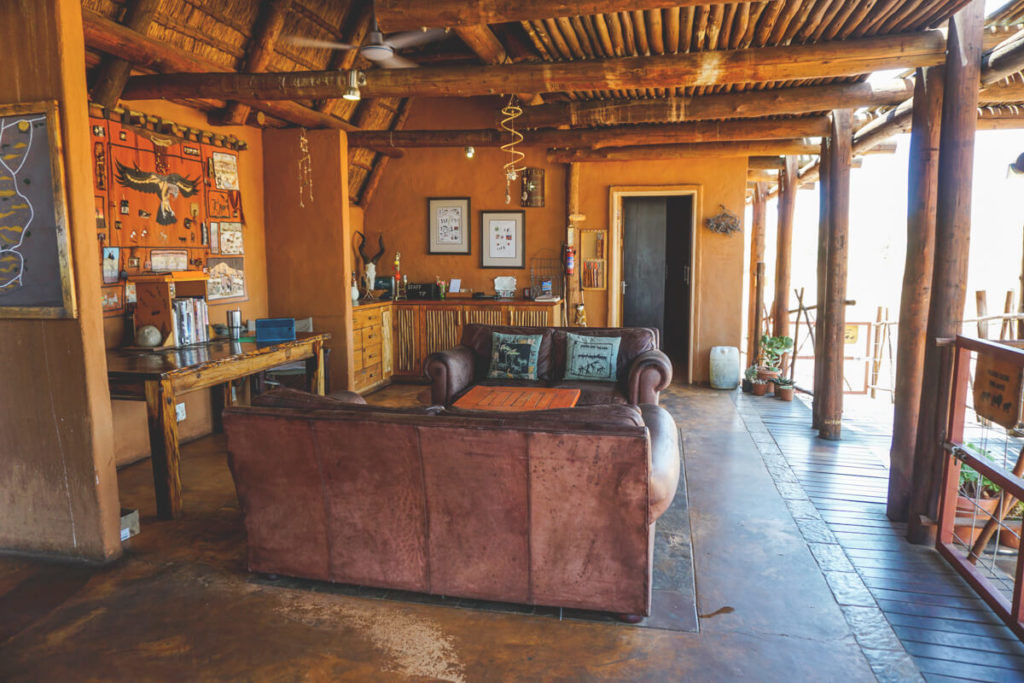 Xaus-Lodge-Suedafrika-Aufenthaltsbereich
