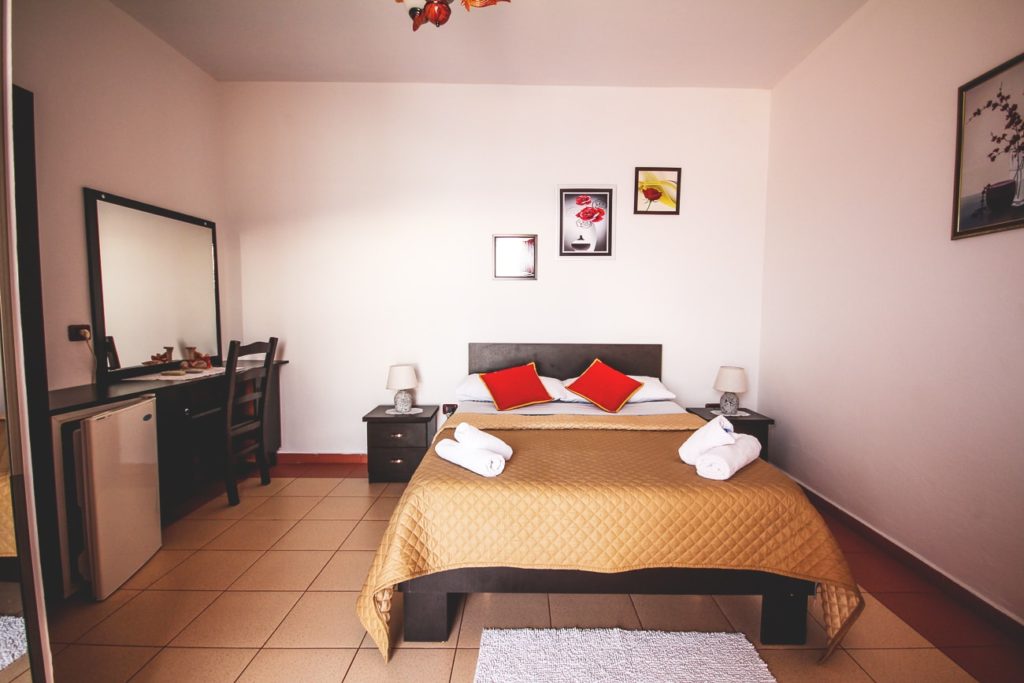 albanien-urlaub-unterkunft-hotelzimmer