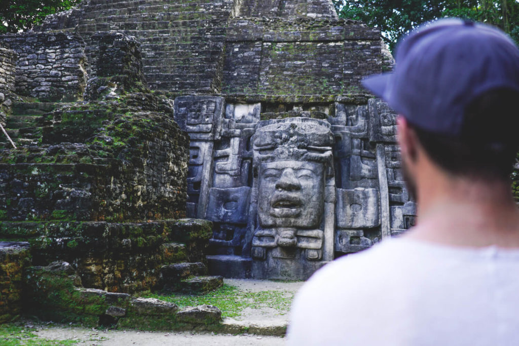 belize-sehenswuerdigkeiten-highlights-lamanai-ruine-maya