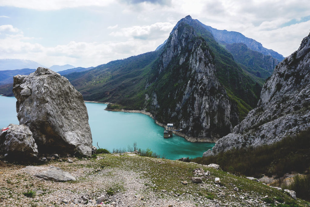 bovilla-reservoir-tirana-albanien