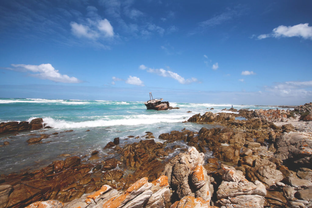 cape-agulhas-suedafrika-schiffswrack-meer