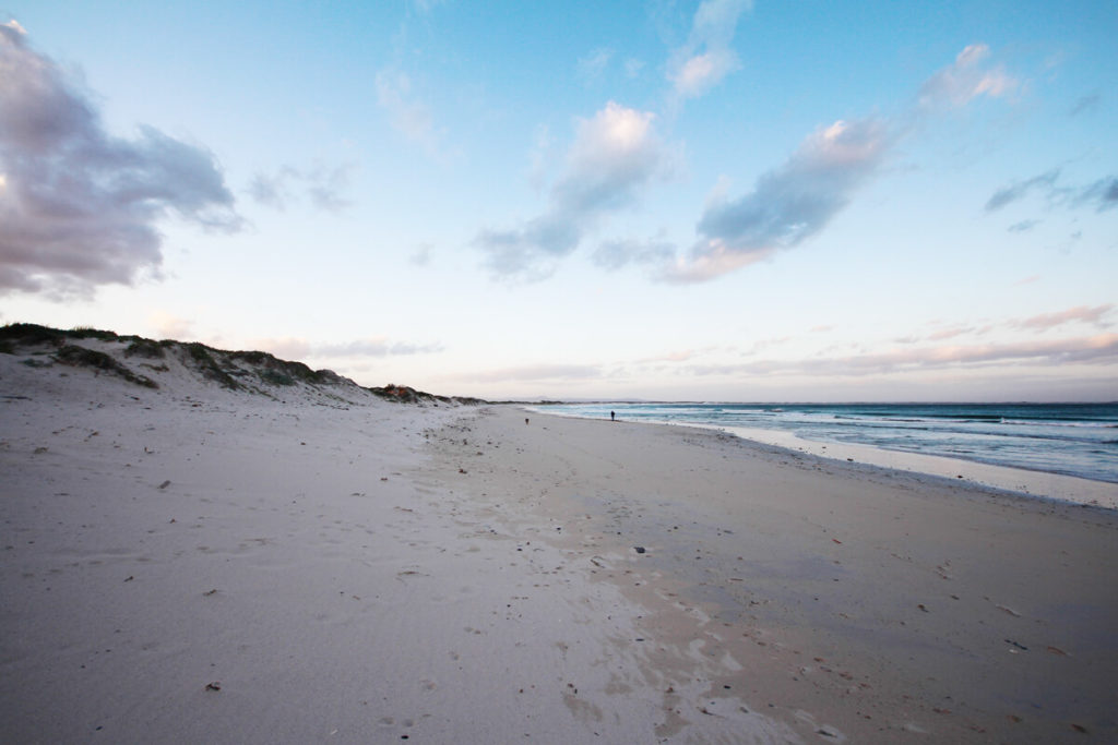 cape-agulhas-suedafrika-struisbaai-strand